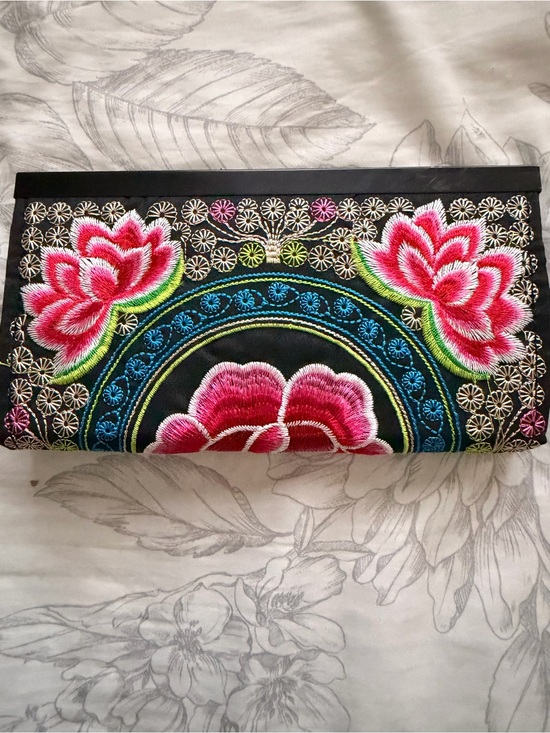 Handbags - Embroidered Floral Clutch Bag in Black and Pink